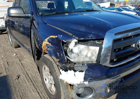 2010 Toyota Tundra Grade 5.7L V8 z USA, uszkodzony, nr VIN 5TFUY5F16AX102404